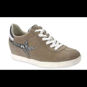 Gunmetal Guliver wedge sneaker silver star 9M